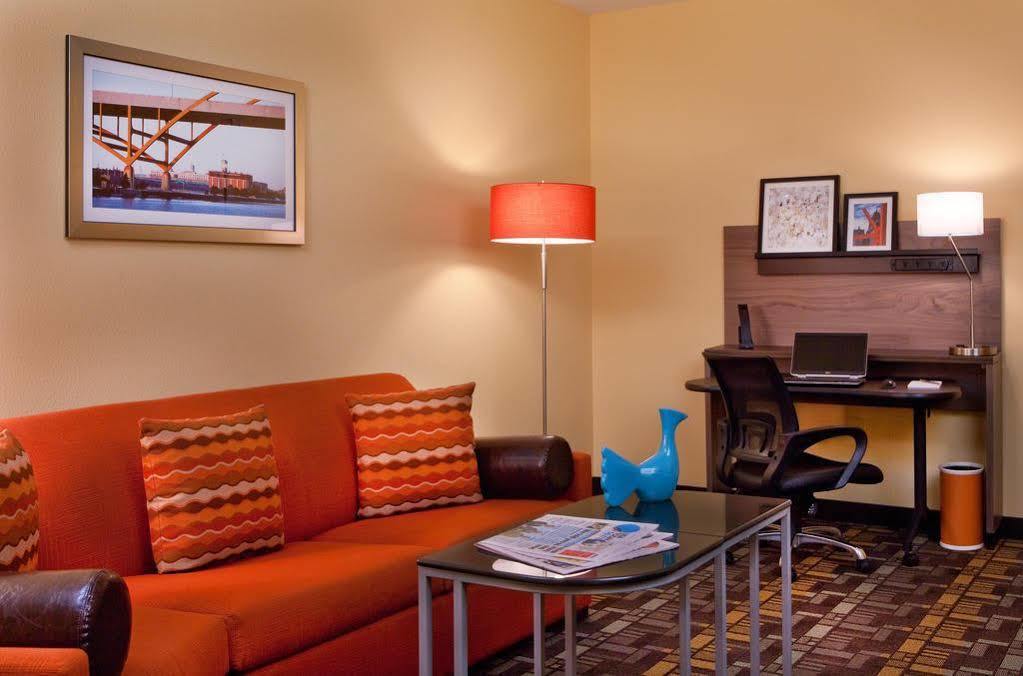 Fairfield Inn & Suites By Marriott Milwaukee Downtown Exterior foto